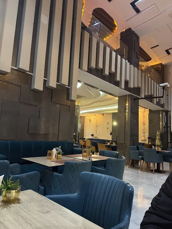 Skylaza : Café & Restaurant