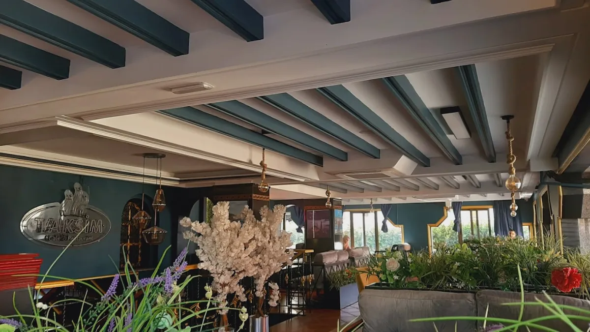 Taksim : Café & Restaurant